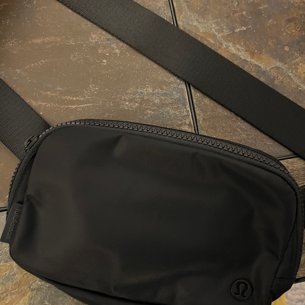 lululemon athletica belt bag